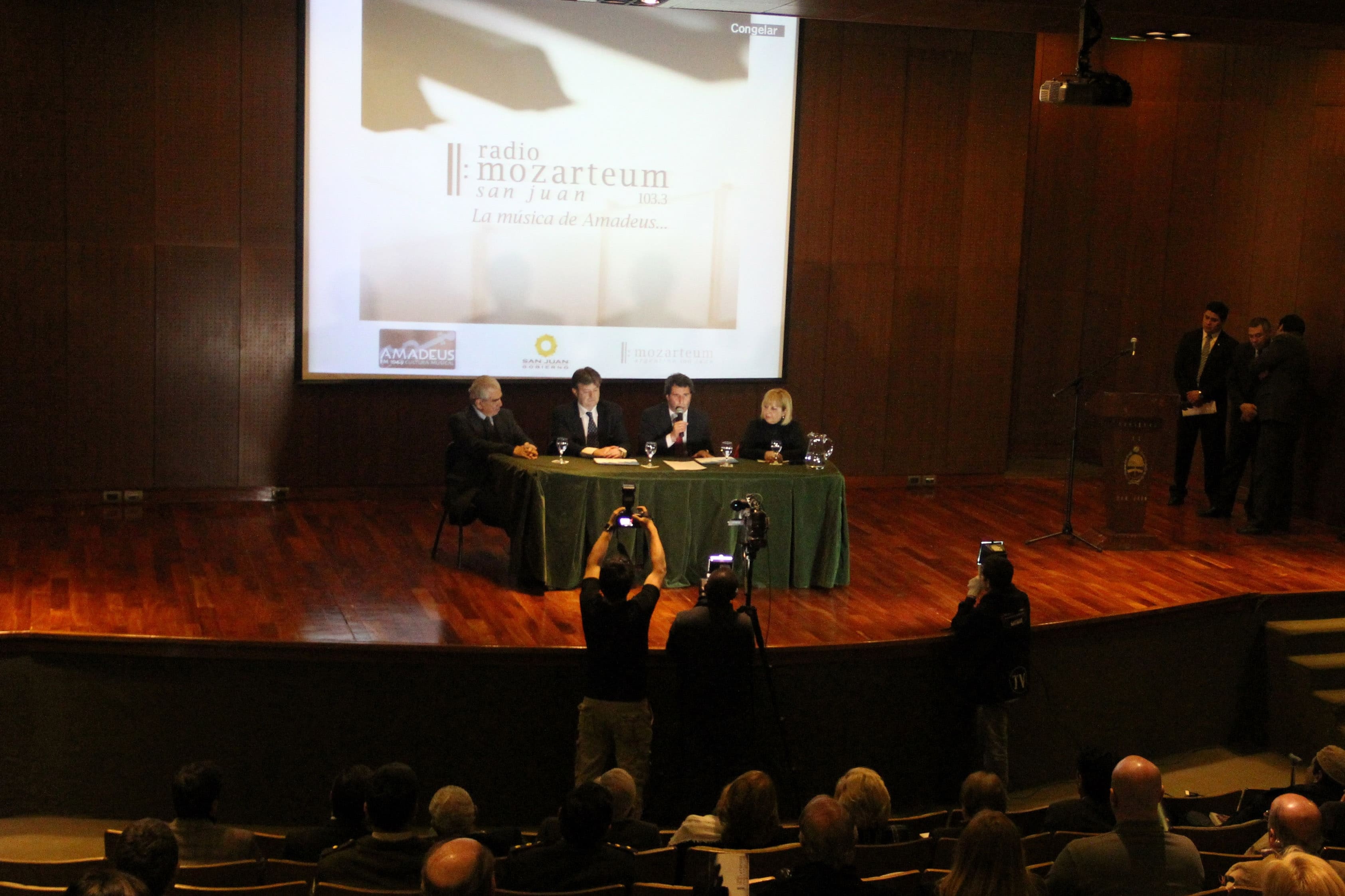 El Dr. Sergio Uñac presidió el evento de inauguración de Radio Mozarteum San Juan 103.3