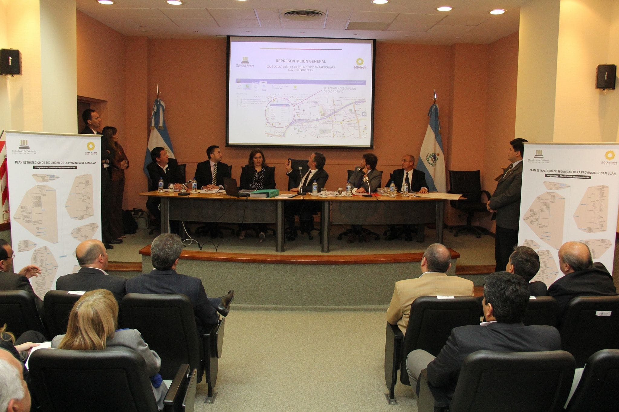 El ministro de Gobierno, Adrián Cuevas  visitó la Legislatura y dio a conocer el Plan Estratégico de Seguridad.