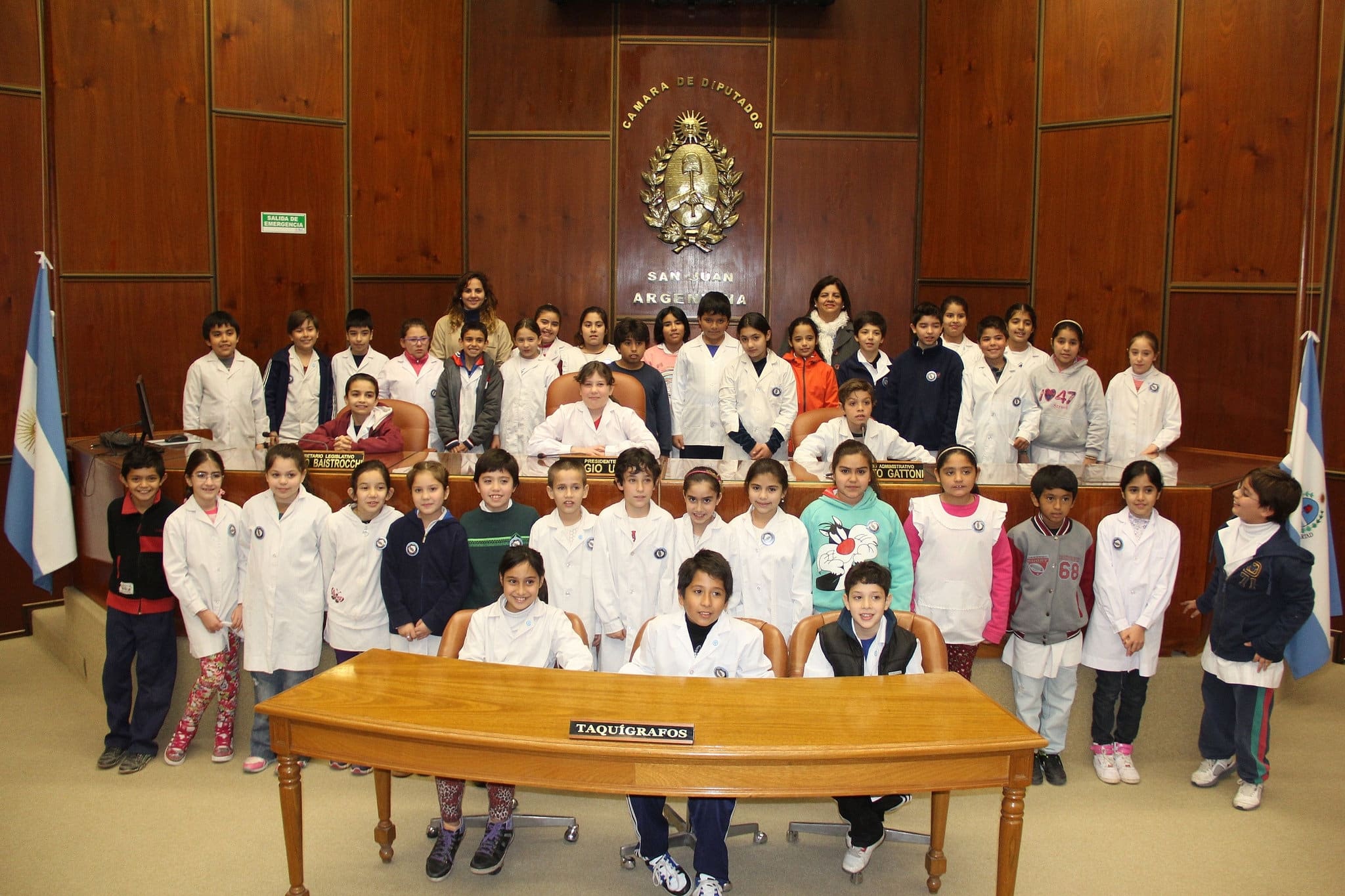 Alumnos y docentes en el Recinto