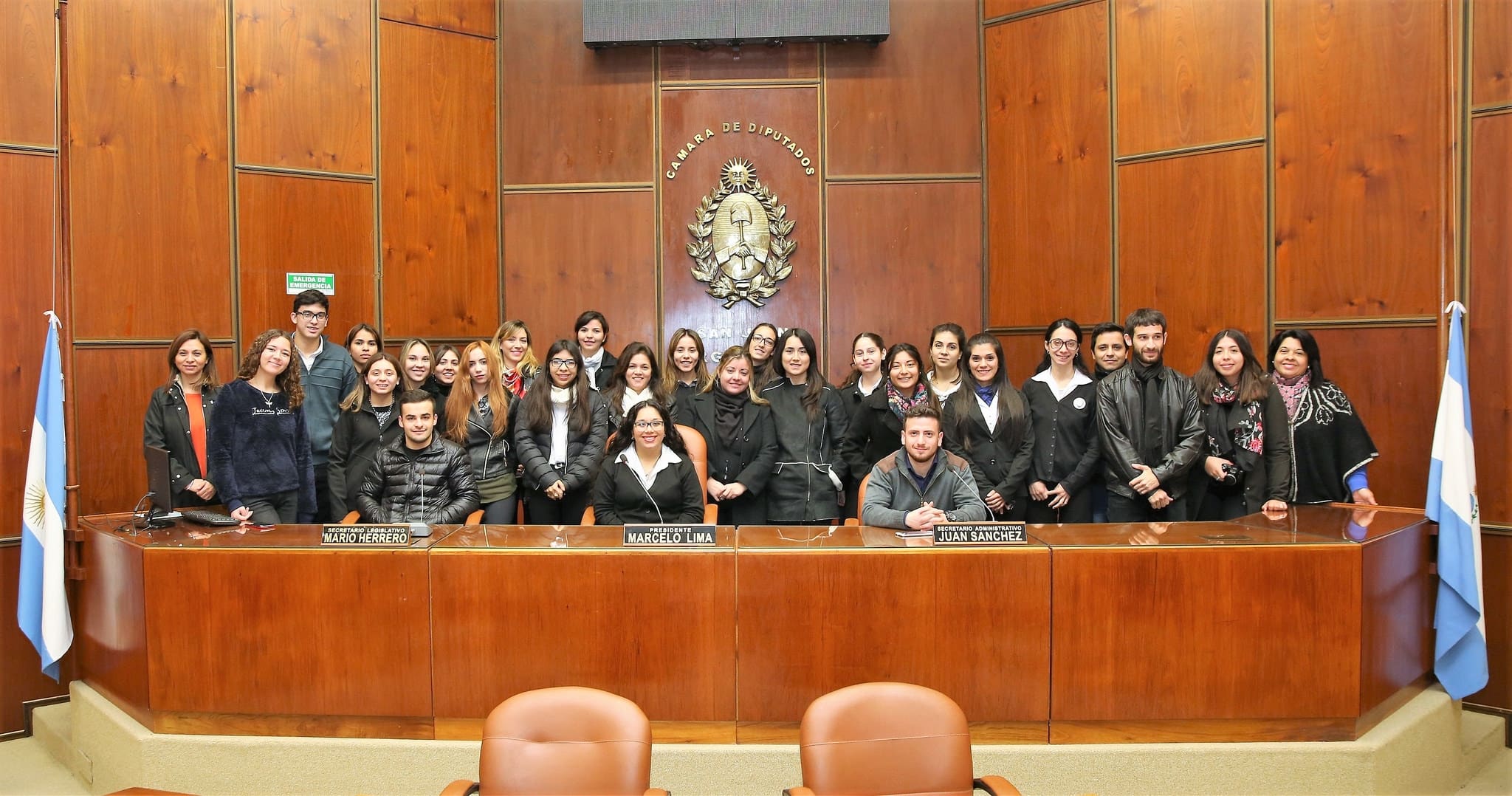 Alumnos y docentes del INES "Dra. Carmen Peñaloza" en la Cámara de Diputados. 