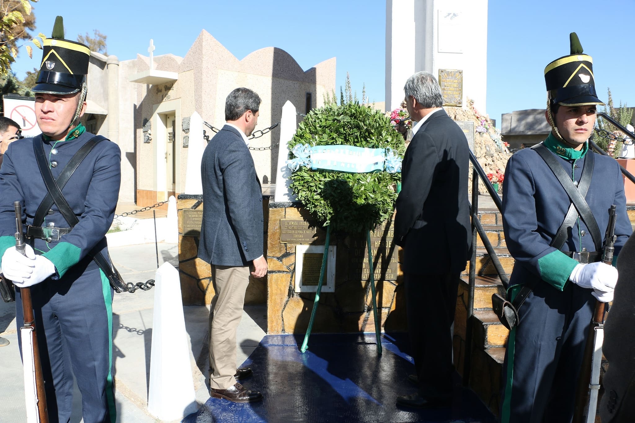 El vicegobernador Sergio Uñac en el homenaje a los caídos en el crucero A.R.A. Gral. Belgrano.