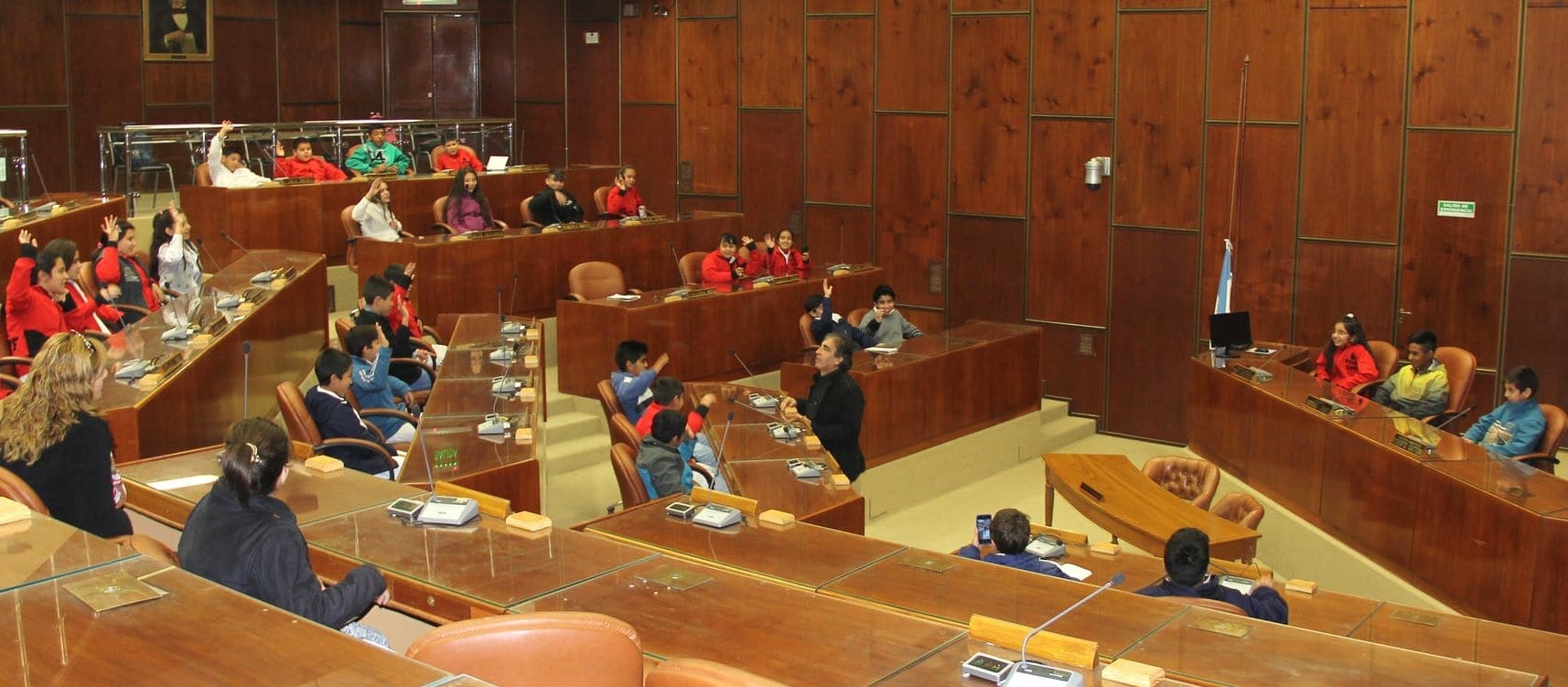 La escuela "Candelaria de Godoy" visitó la Legislatura. 