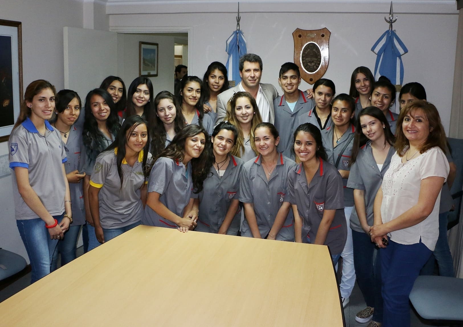 El vicegobernador Sergio Uñac junto con la diputada Marcela Monti, recibió a docentes y alumnos del Colegio Secundario "Froilán J. Ferrero", departamento Pocito. 