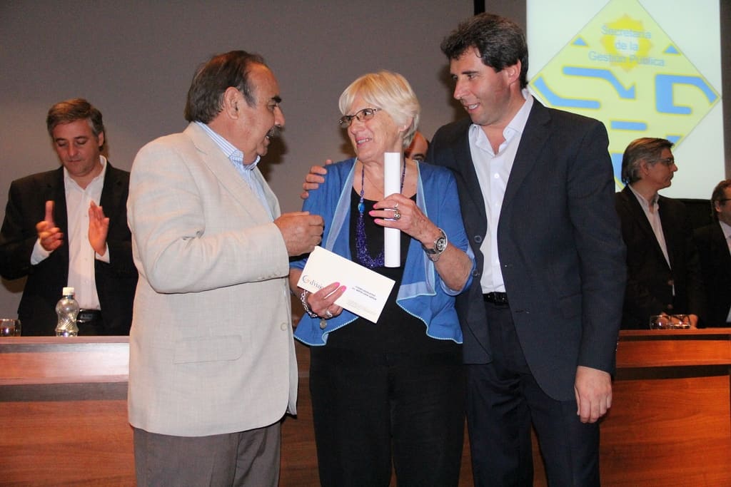 Mirta Luisa García, perteneciente al equipo de trabajo de la Legislatura Provincial, recibió su reconocimiento.