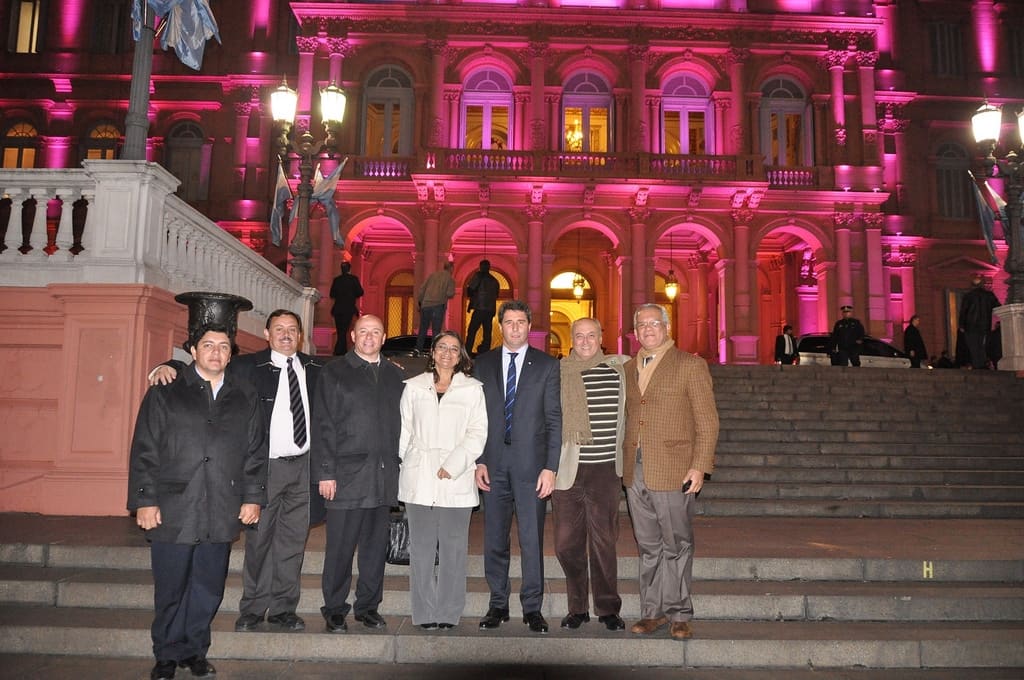 El vicegobernador Sergio Uñac junto a diputados provinciales en el Casa Rosada.
