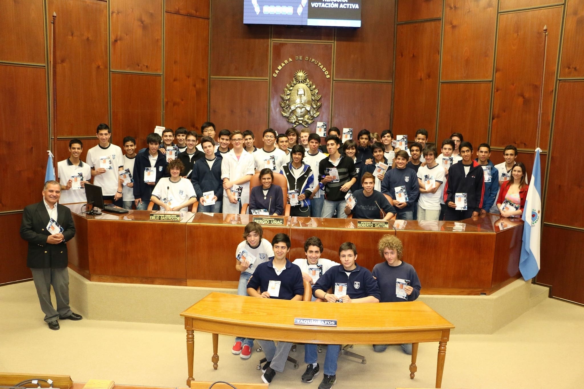 Alumnos y docentes de la escuela Industrial Domingo Faustino Sarmiento