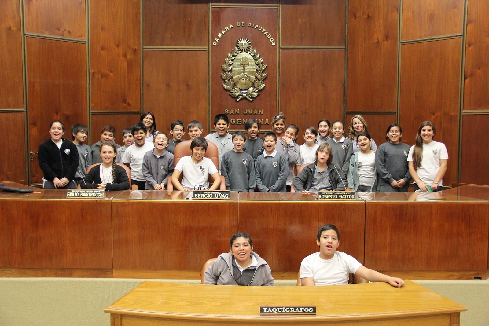 Alumnos de quinto grado del Colegio Bernardo Houssay visitaron la Legislatura. 