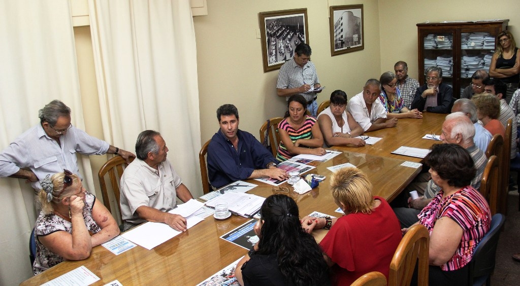 El vicegobernador de San Juan, Sergio Uñac en reunión con expresos políticos.