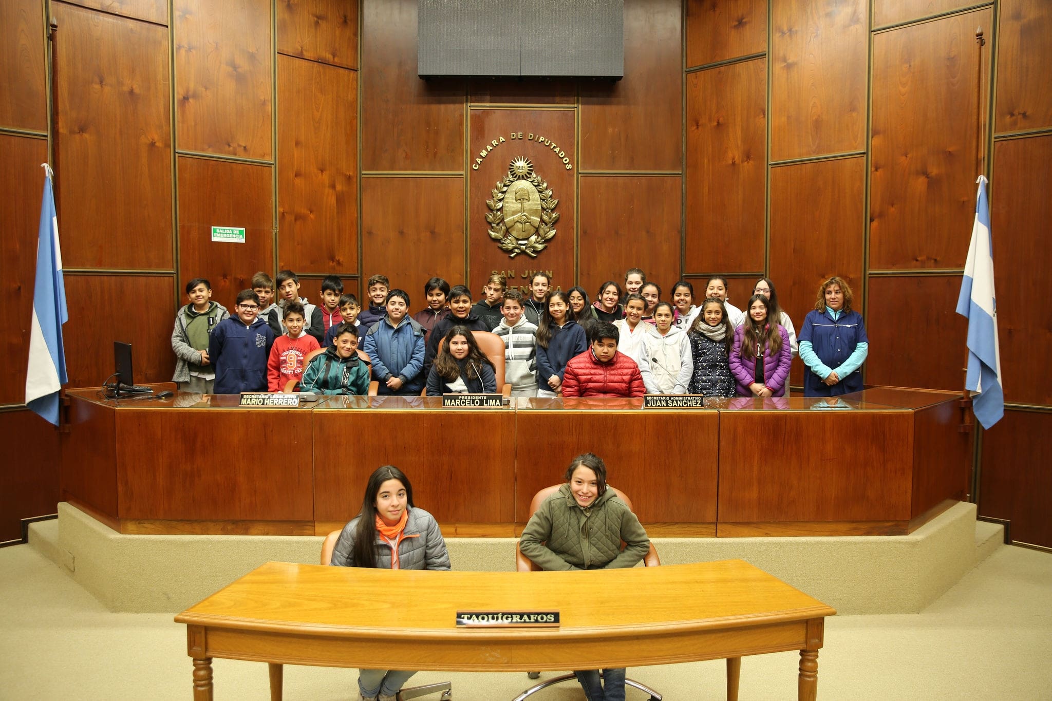Alumnos y docentes de sexto grado B y C de la escuela Superior Sarmiento en la Cámara de Diputados- año 2018. 