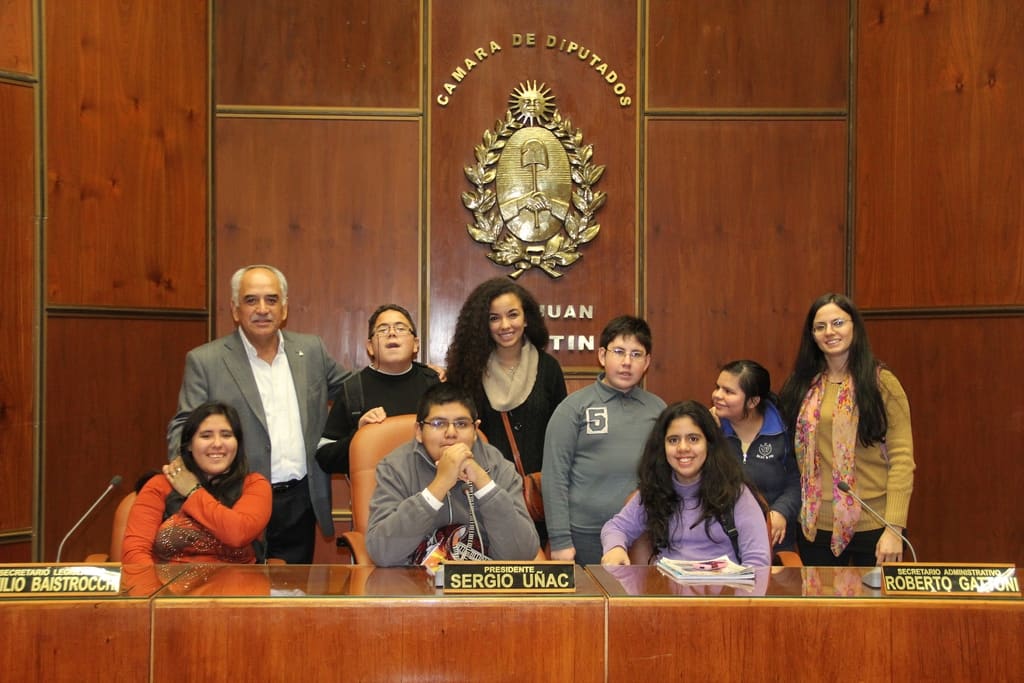 Los integrantes del Centro Educativo estuvieron en el recinto con la presencia del diputado Soria.