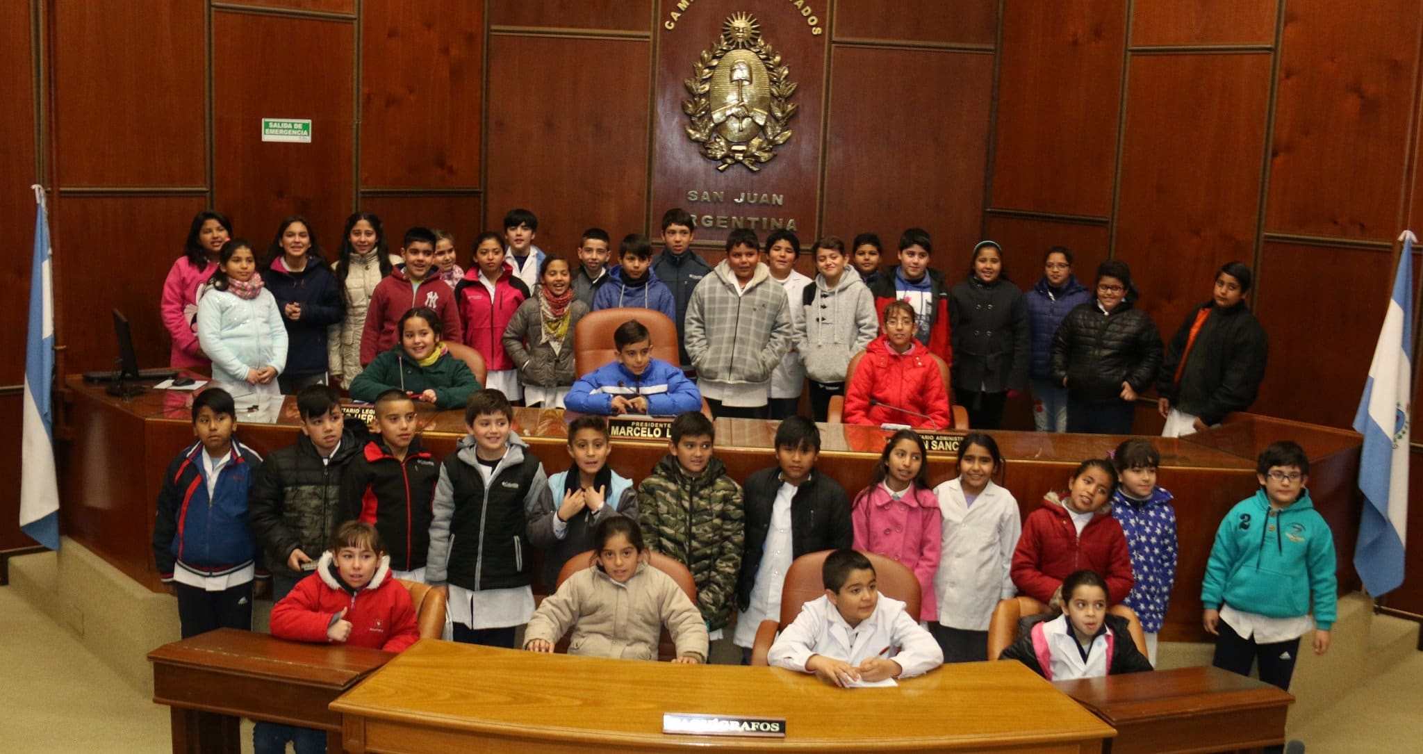 Alumnos y docentes de la escuela "Provincia de Tucumán" presente en la Cámara de Diputados. 