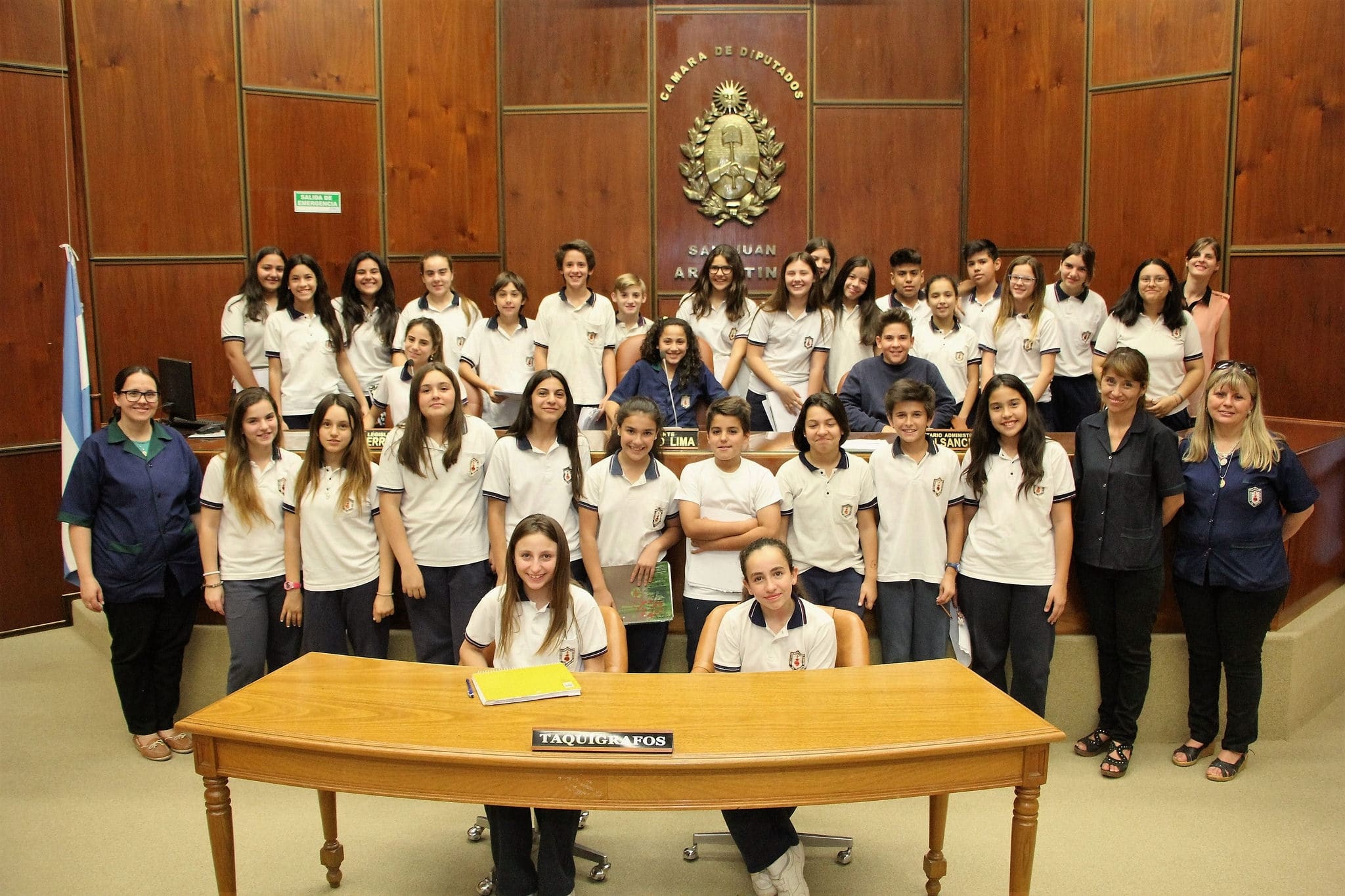 Alumnos y docentes del colegio La Inmaculada en la Cámara de Diputados. 