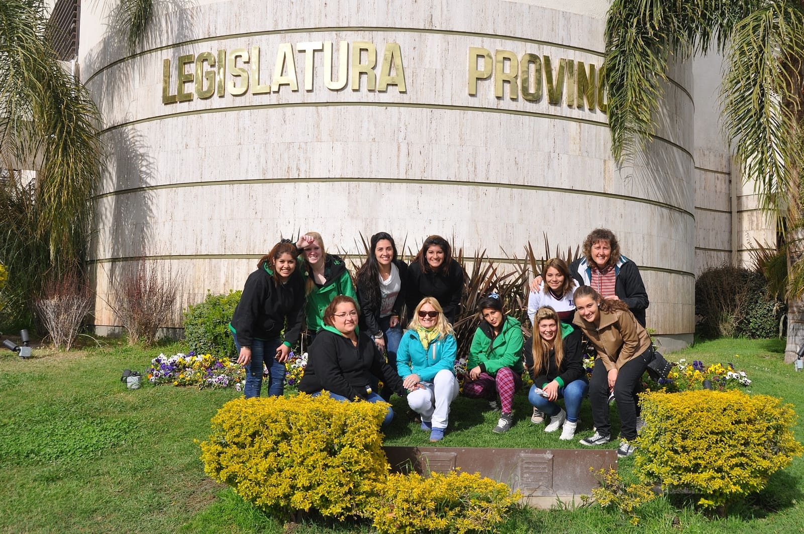 La escuela "IPEAyT Nº 189 Dr. J. M. Garro", de la provincia de Córdoba, presente en la Legislatura provincial. 