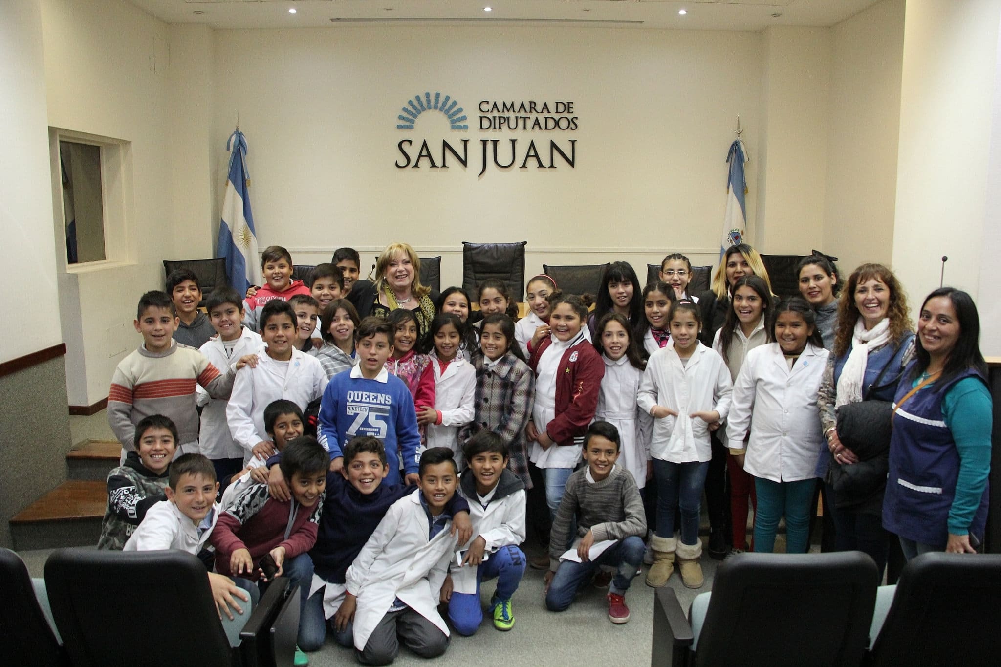 Alumnos de la escuela "Vicente López y Planes" visitaron el Poder Legislativo.