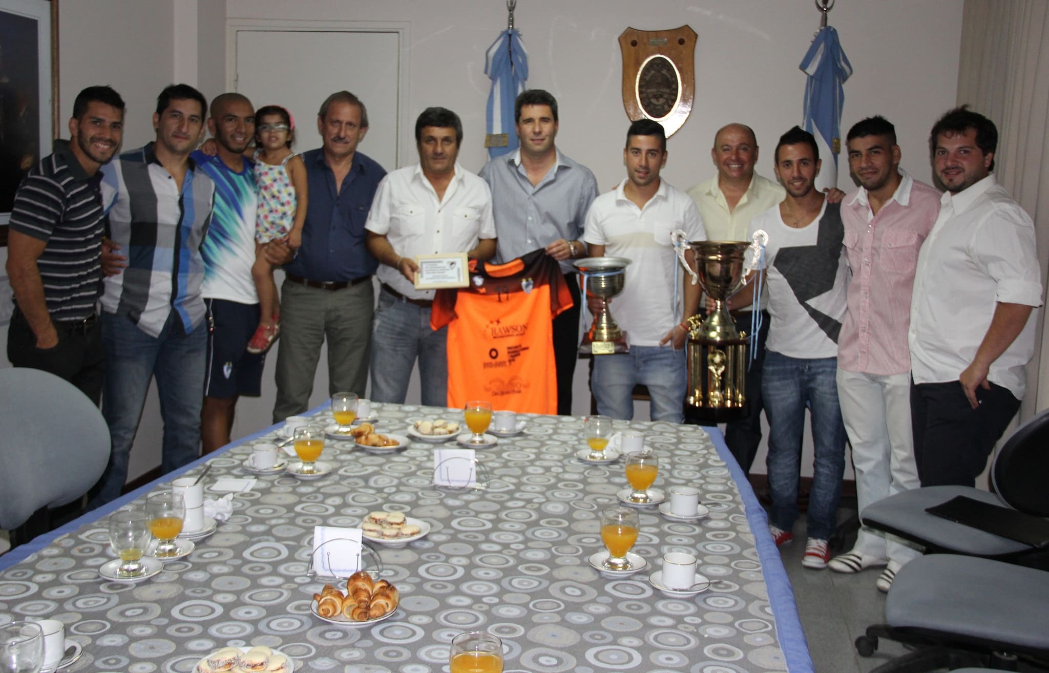 El Dr. Sergio Uñac recibió a integrantes de "Huarpes Fútbol Club"