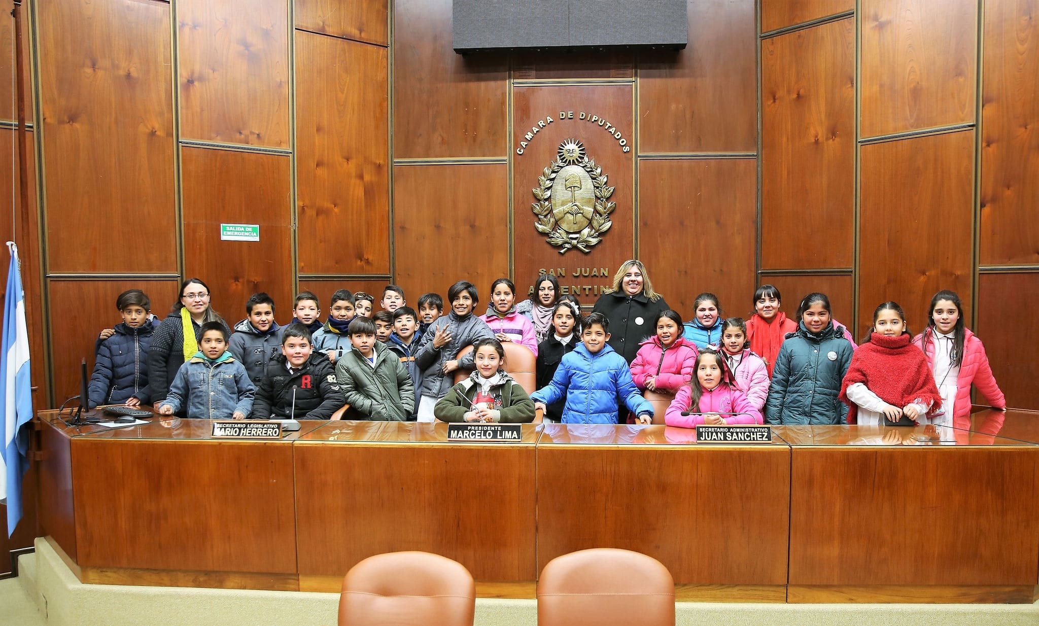 Alumnos y docentes de la escuela Andina de Caucete en la Cámara de Diputados. 