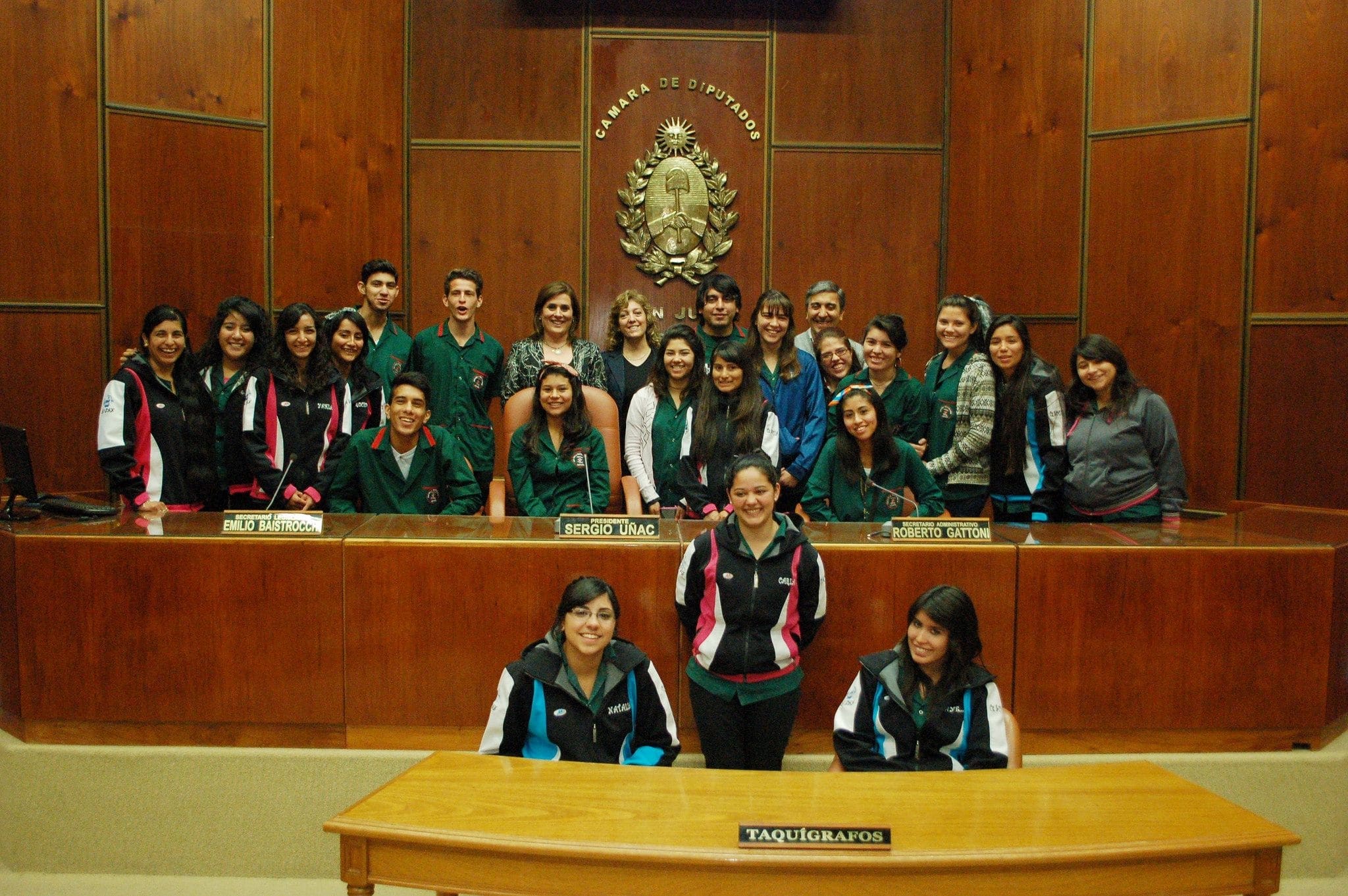Alumnos de la Escuela España, de Pocito visitaron la Legislatura provincial.