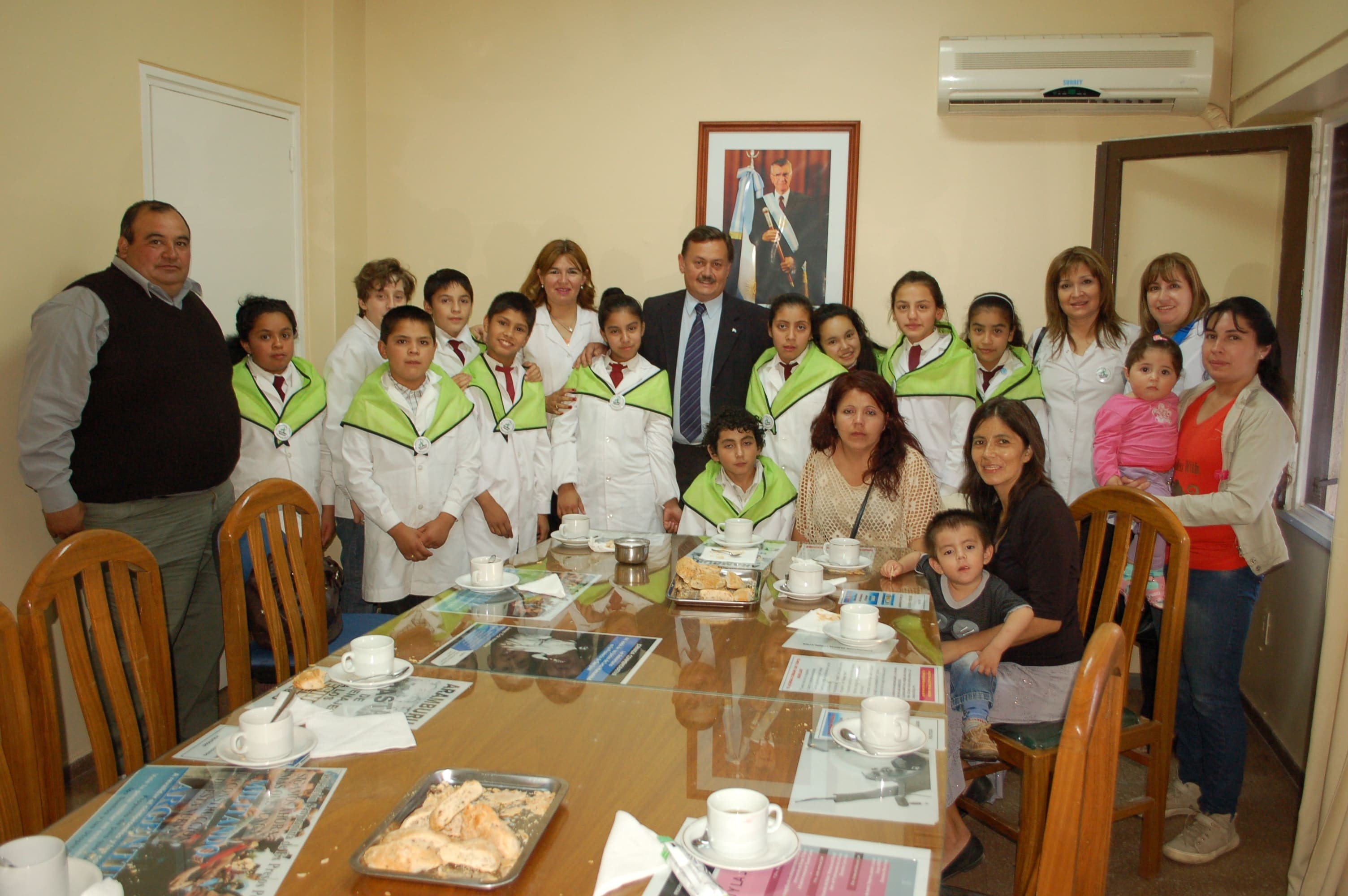 Los estudiantes del departamento Sarmiento fueron recibidos por el diputado provincial Víctor Muñoz Carpino.