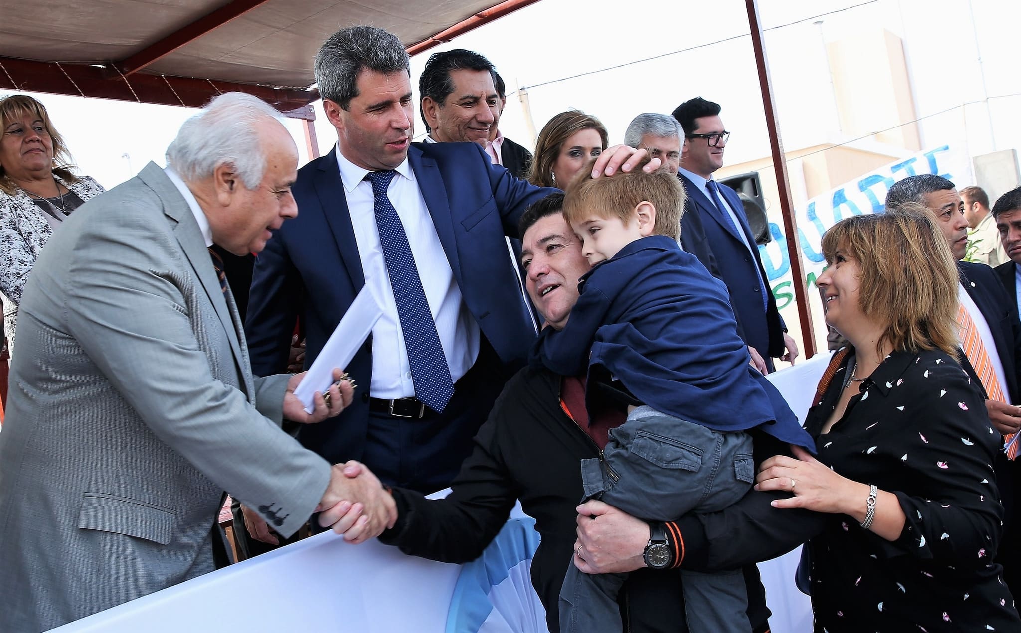 Entrega de cincuenta y siete viviendas del Barrio ATSA VI, departamento Pocito. 