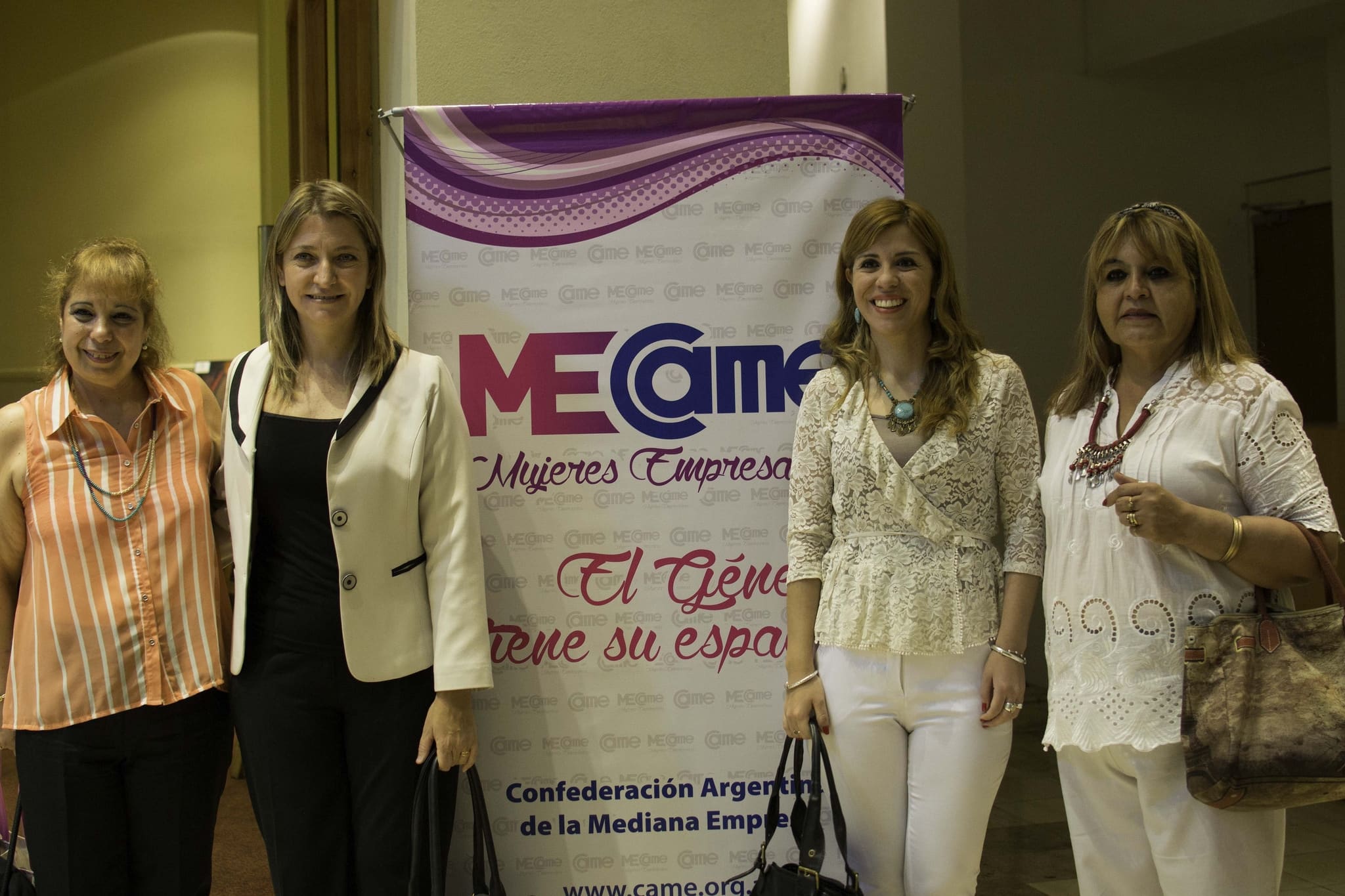 Las diputadas provinciales Carla Muñoz y Mariela Ginestar junto a representantes de CAME.