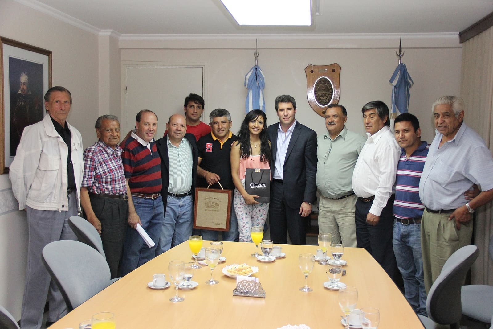 La flamante campeona mundial de categoría mosca, Leonela Yúdica, visitó al vicegobernador Sergio Uñac.