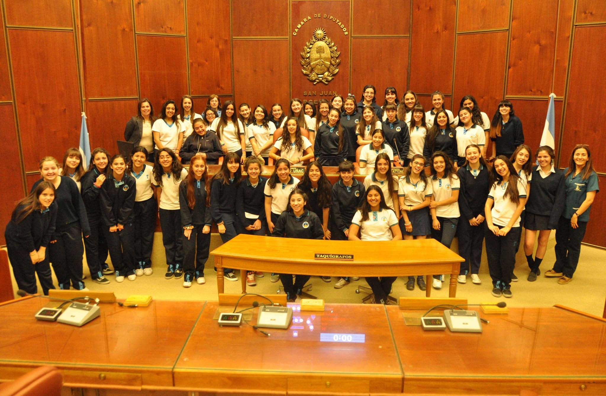 Las jóvenes conocieron detalles de la labor legislativa en el Recinto de Sesiones.