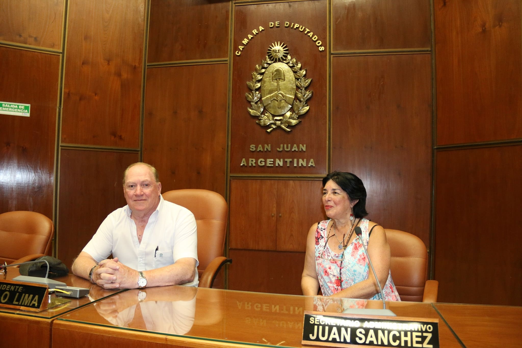 Eduardo Italiano y María Cristina Silvera, dos turistas rosarinos en la Cámara de Diputados de San Juan. 