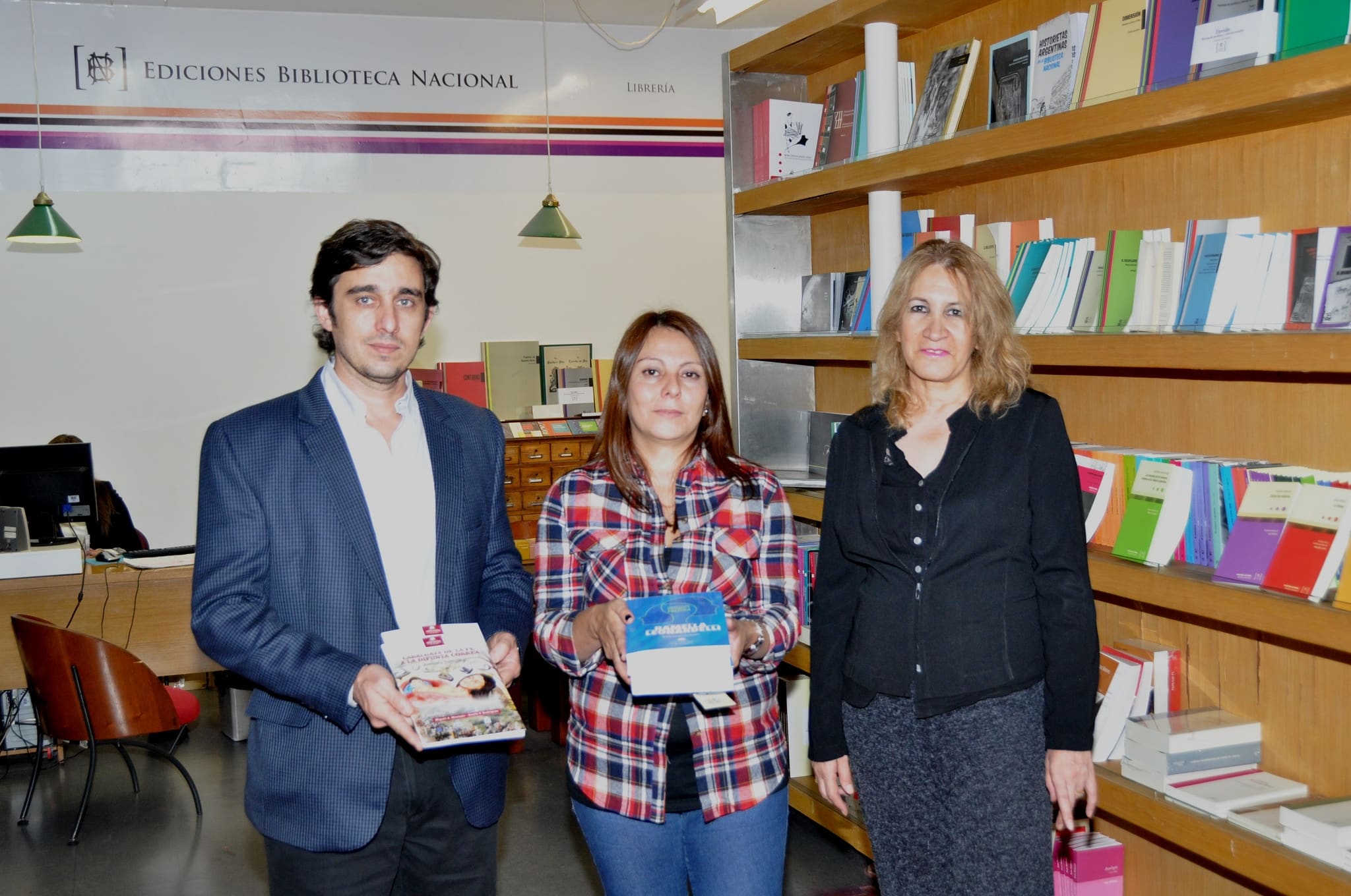 El Secretario Legislativo, Emilio Baistrocchi, hizo entrega de libros en  Biblioteca Nacional