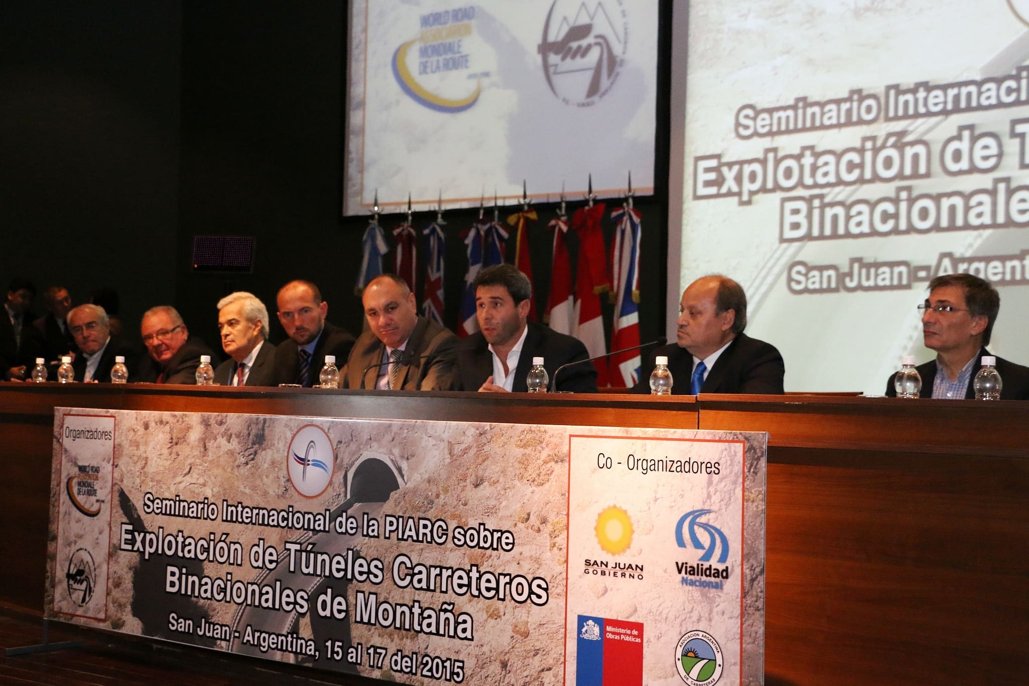 El vicegobernador encabezó la ceremonia de apertura del Seminario Internacional sobre Túneles Binacionales Carreteros de Montaña. 