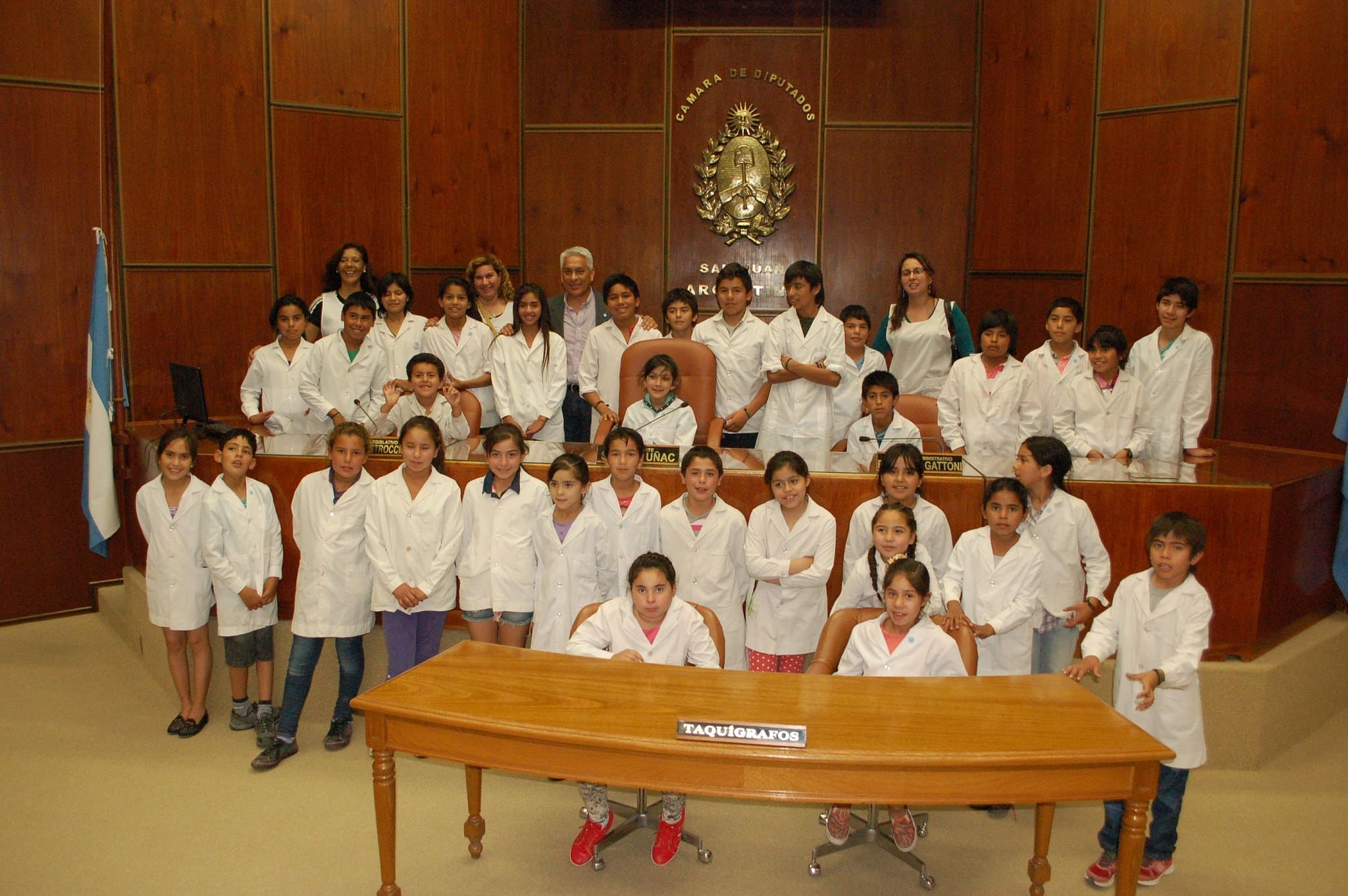 Alumnos de la Escuela Florencia Nightingale, de 25 de Mayo recorrieron la Legislatura provincial.