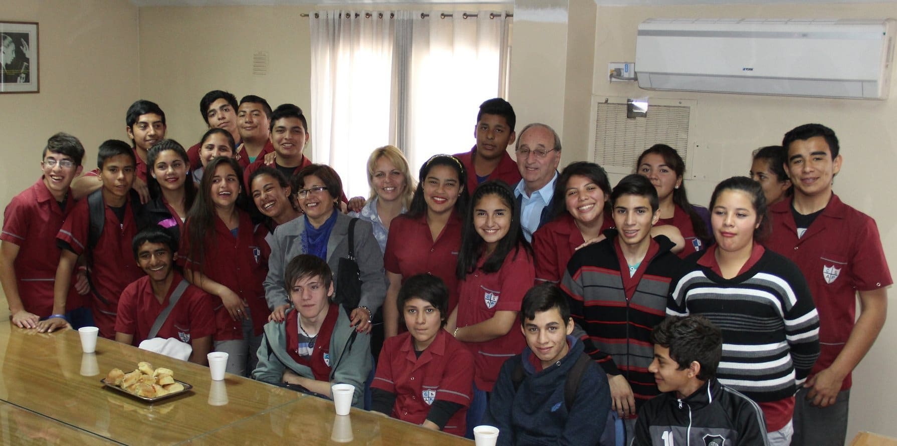 Alumnos del colegio "Augusto Pulenta" en la Legislatura. 