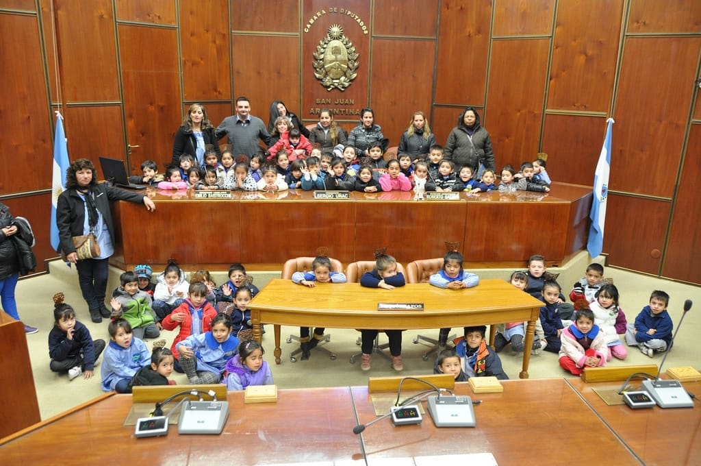 Junto al diputado Gastón Díaz, docentes y alumnos visitaron el Recinto de Sesiones.