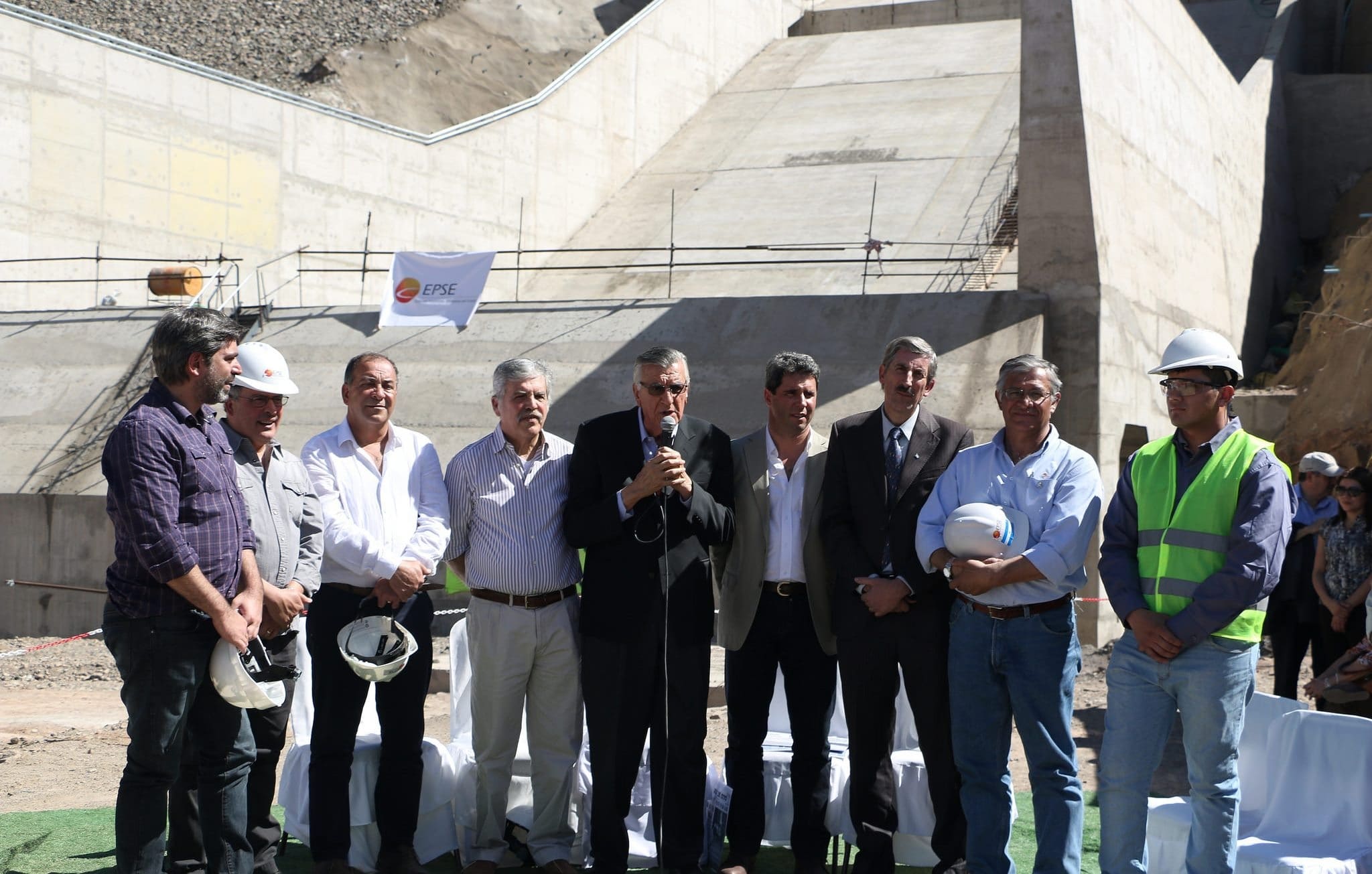 El Dr. Sergio Uñac, el gobernador José Luis Gioja y el ministro Julio De Vido encabezaron la inauguración de las obras del dique Punta Negra.