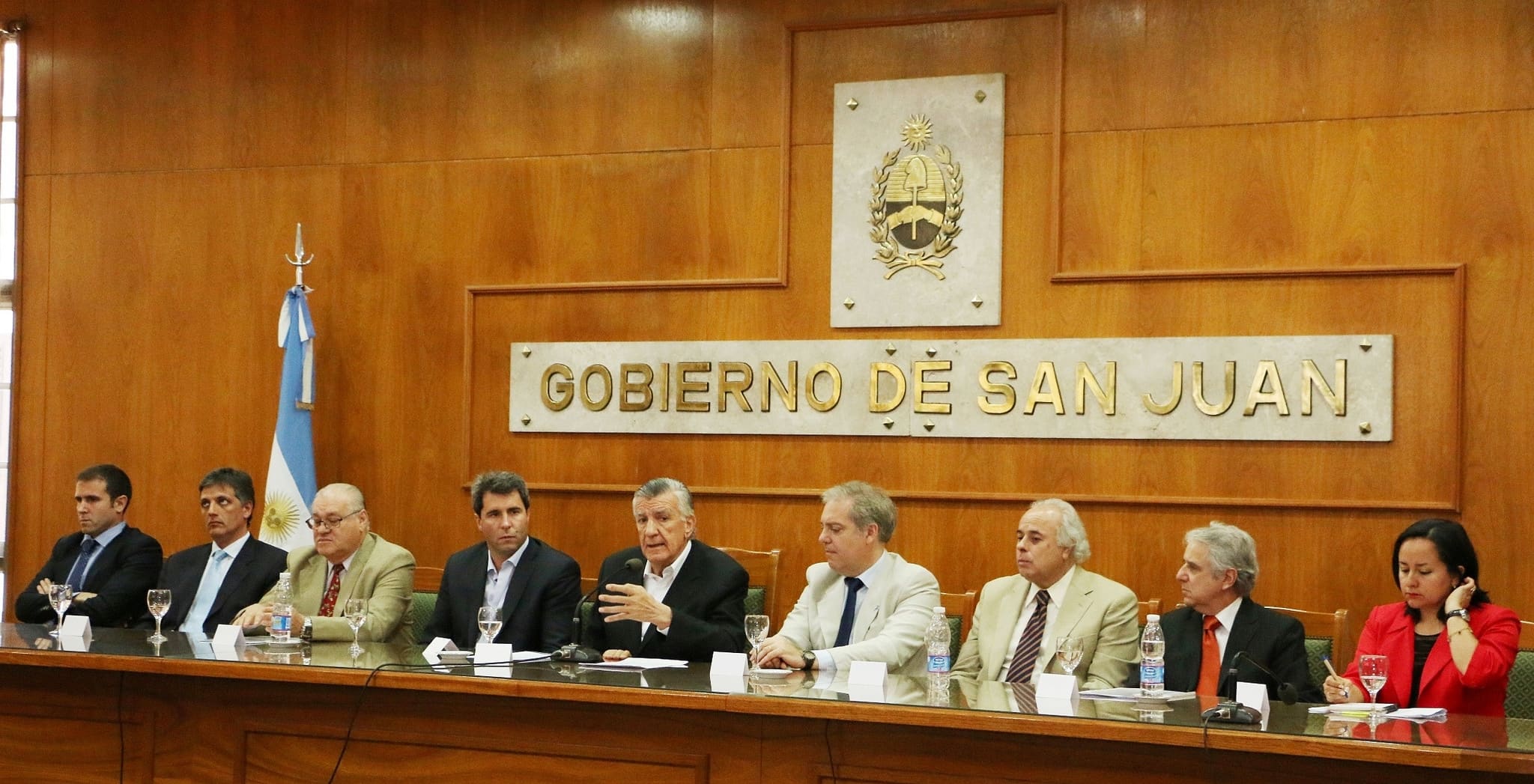 El Dr. Sergio Uñac junto a autoridades provinciales y de diversas áreas de Naciones Unidas.