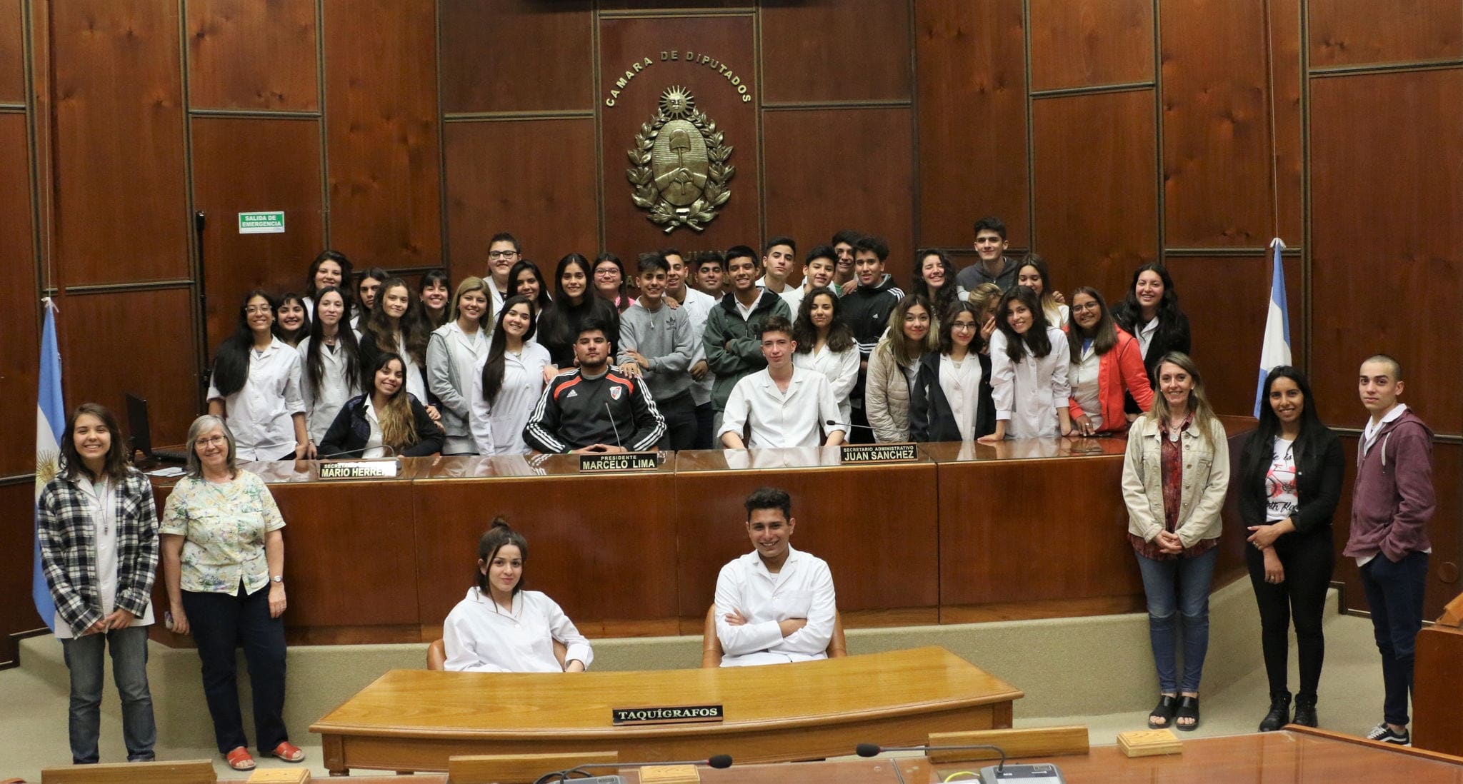 Un grupo de estudiantes de la escuela Normal Sarmiento, ubicada en la Ciudad de San Juan, presente en la Cámara de Diputados. 