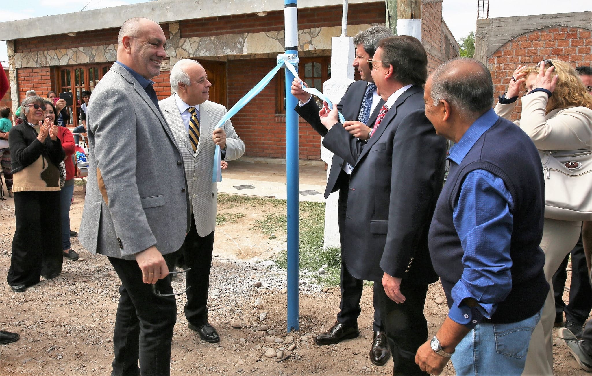 Inauguración del pavimento e iluminación Led de calle Arévalo, situada en el departamento Albardón.