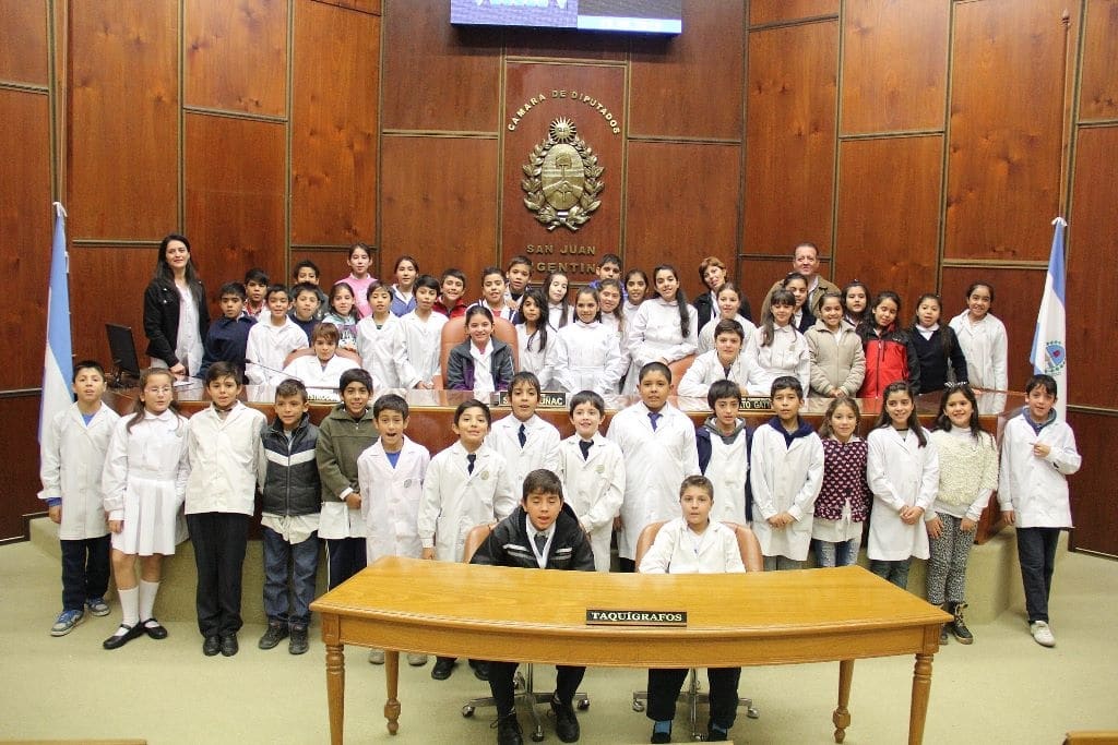 Alumnos de la escuela Aristóbulo García en la Legislatura