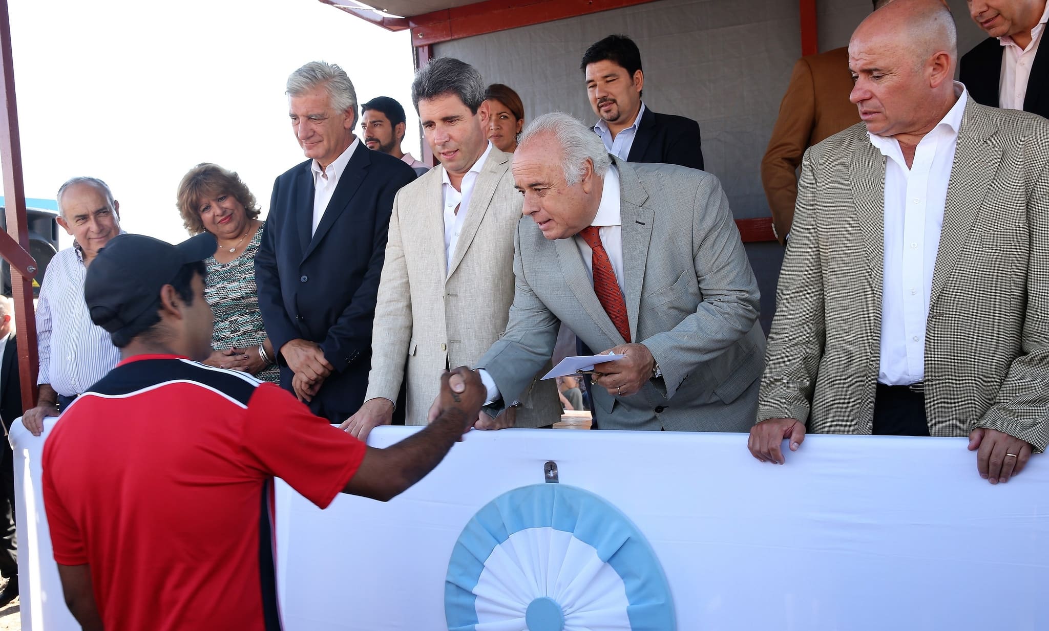 El vicegobernador Marcelo Lima en la entrega de viviendas del Barrio Valle Grande.