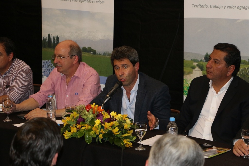 El vicegobernador Sergio Uñac encabezó un encuentro con intendentes en el INTA Expone 2015