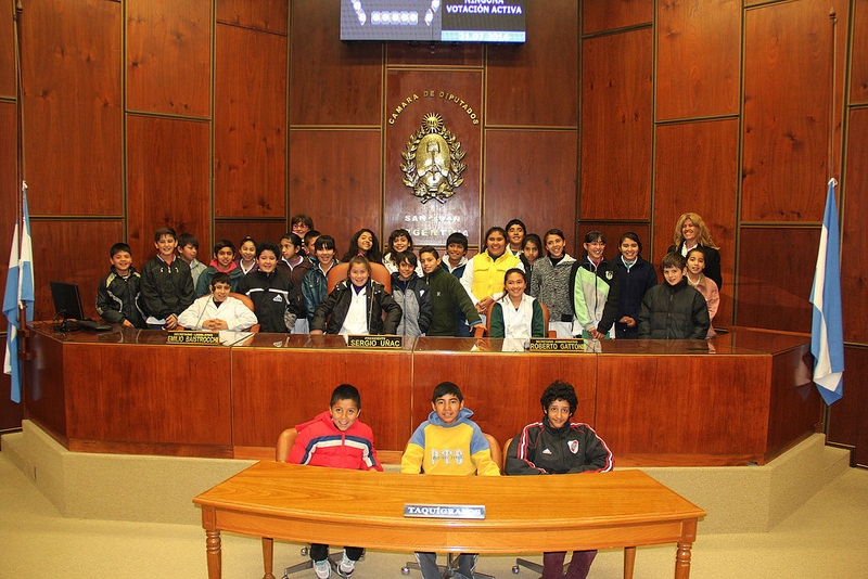 Los alumnos de la Escuela "Provincia de Corrientes", de Santa Lucía visitaron la Legislatura provincial.