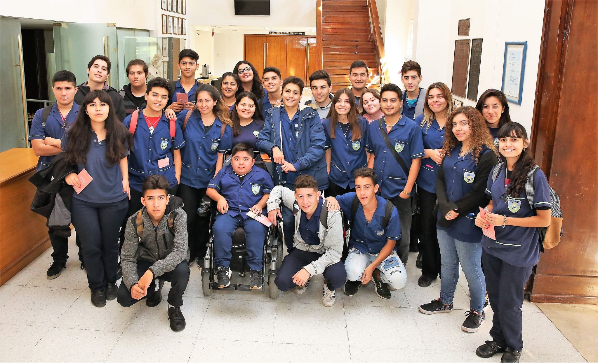 Alumnos y docentes de la escuela "Carlos Pellegrini" en la Cámara de Diputados. 