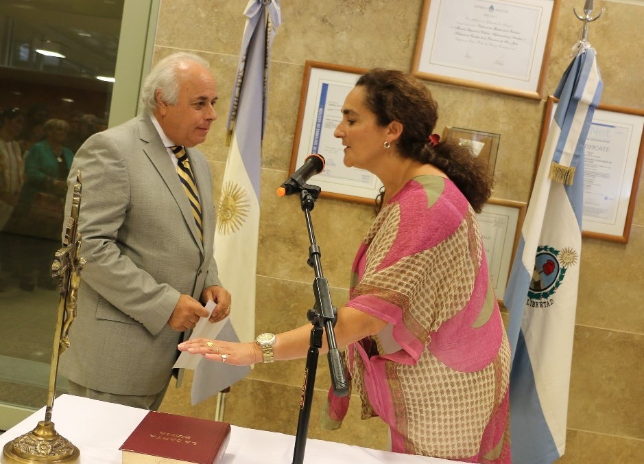 El vicegobernador Marcelo Lima toma el juramento de estilo a la flamante vocal del Tribunal de Cuentas, María Laura Yanzón