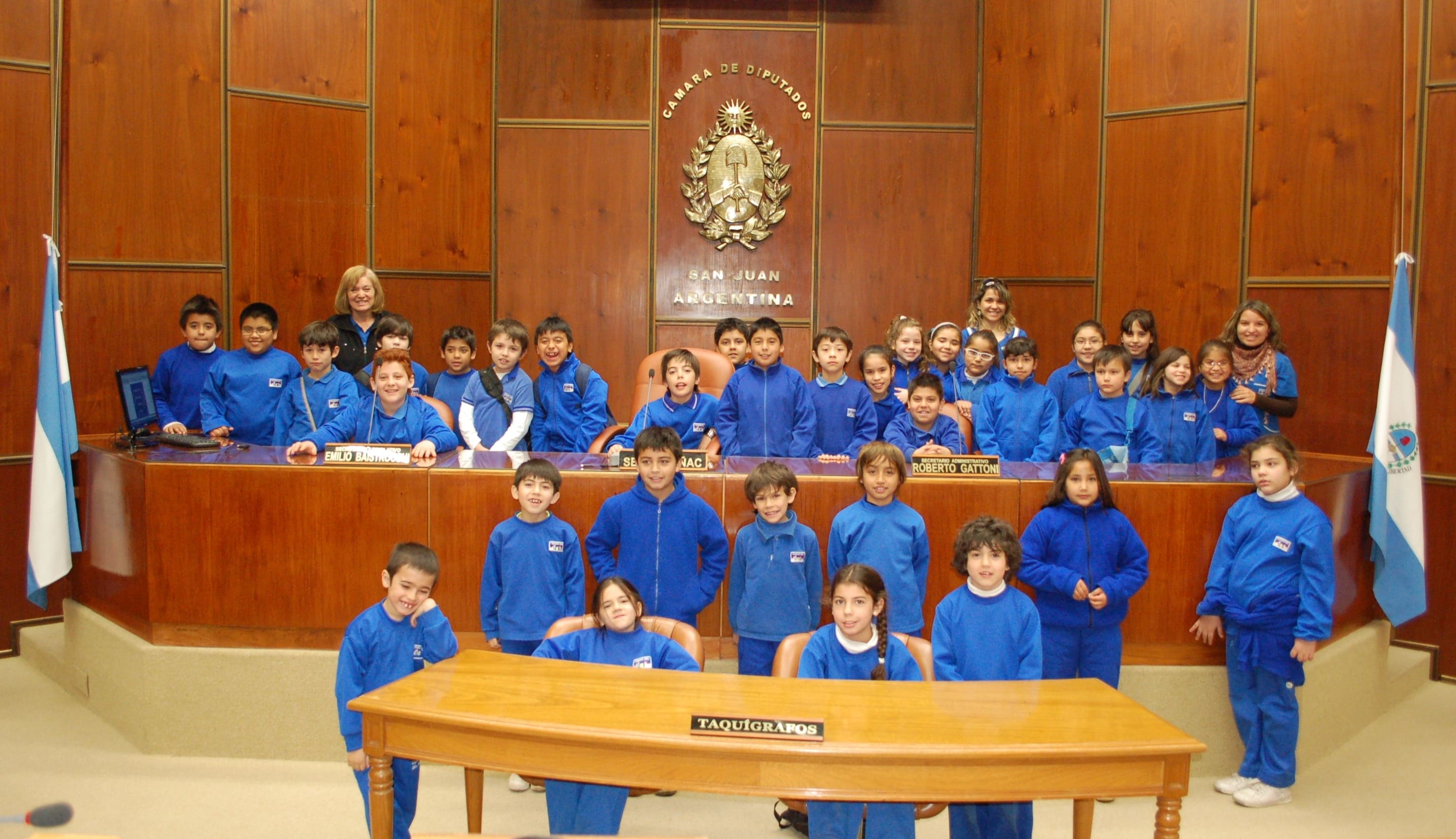 Integrantes de la escuela Ciudad del Sol presentes en el "Recinto de Sesiones" de la Cámara de Diputados. 