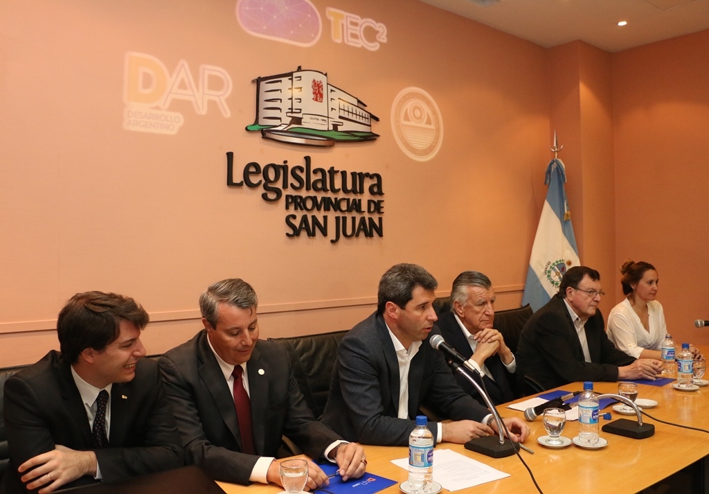 El vicegobernador Sergio Uñac junto al goberrnador José Luis Gioja encabezaron la apertura de la 2º edición del Tecnotour