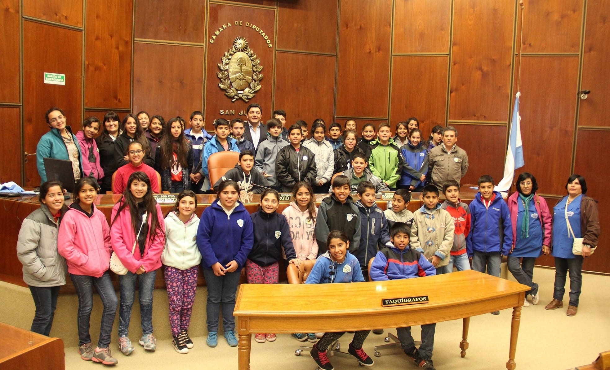 El diputado Emilio Fernández acompañó a una delegación de alumnos y docentes de una escuela proveniente de Valle Fértil. 
