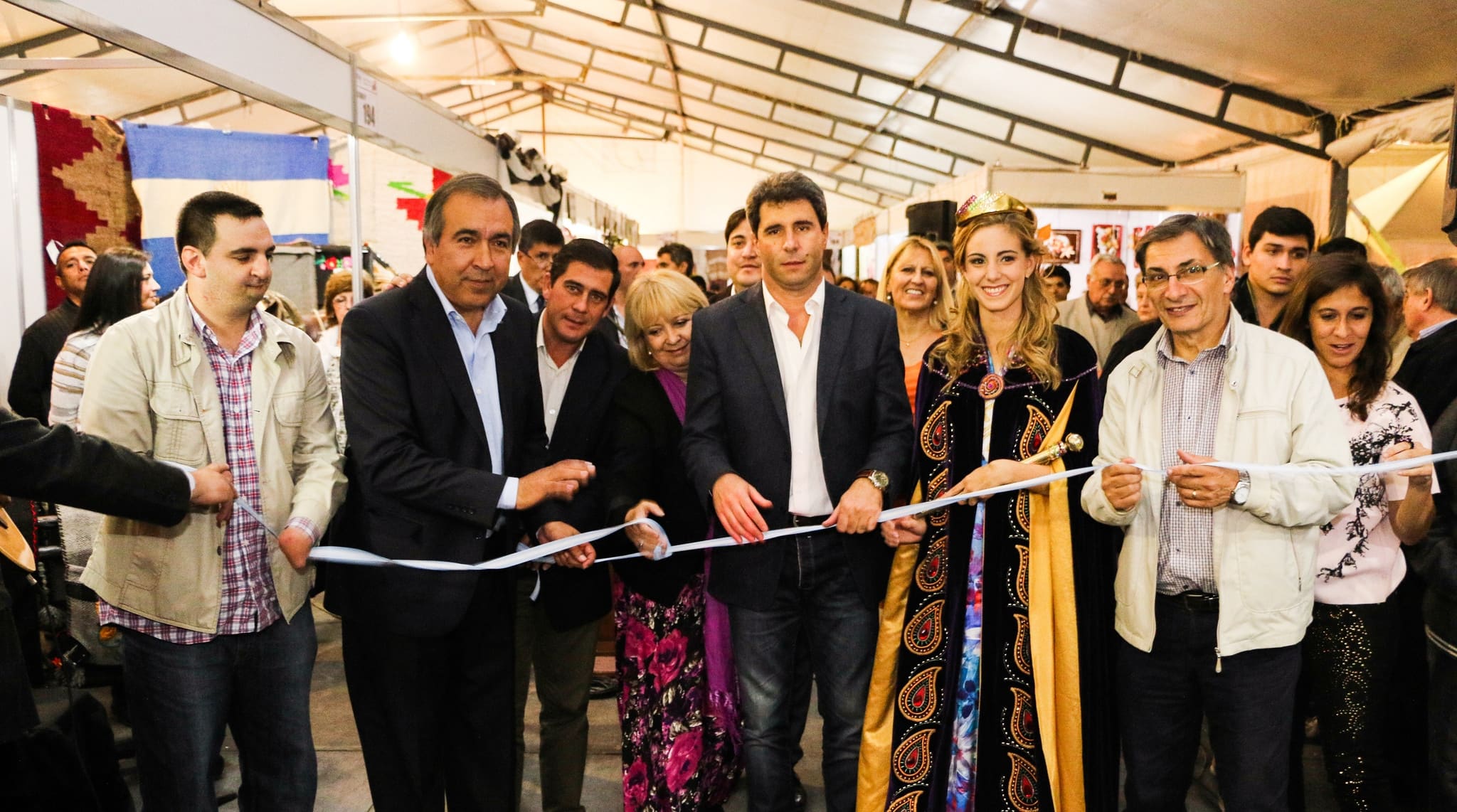 El vicegobernador Sergio Uñac encabezó la apertura de la Feria Internacional de Artesanías