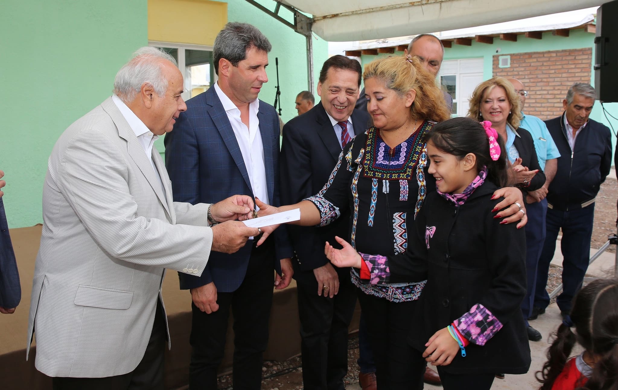 El vicegobernador Marcelo Lima en la entrega de viviendas de Albardón. 