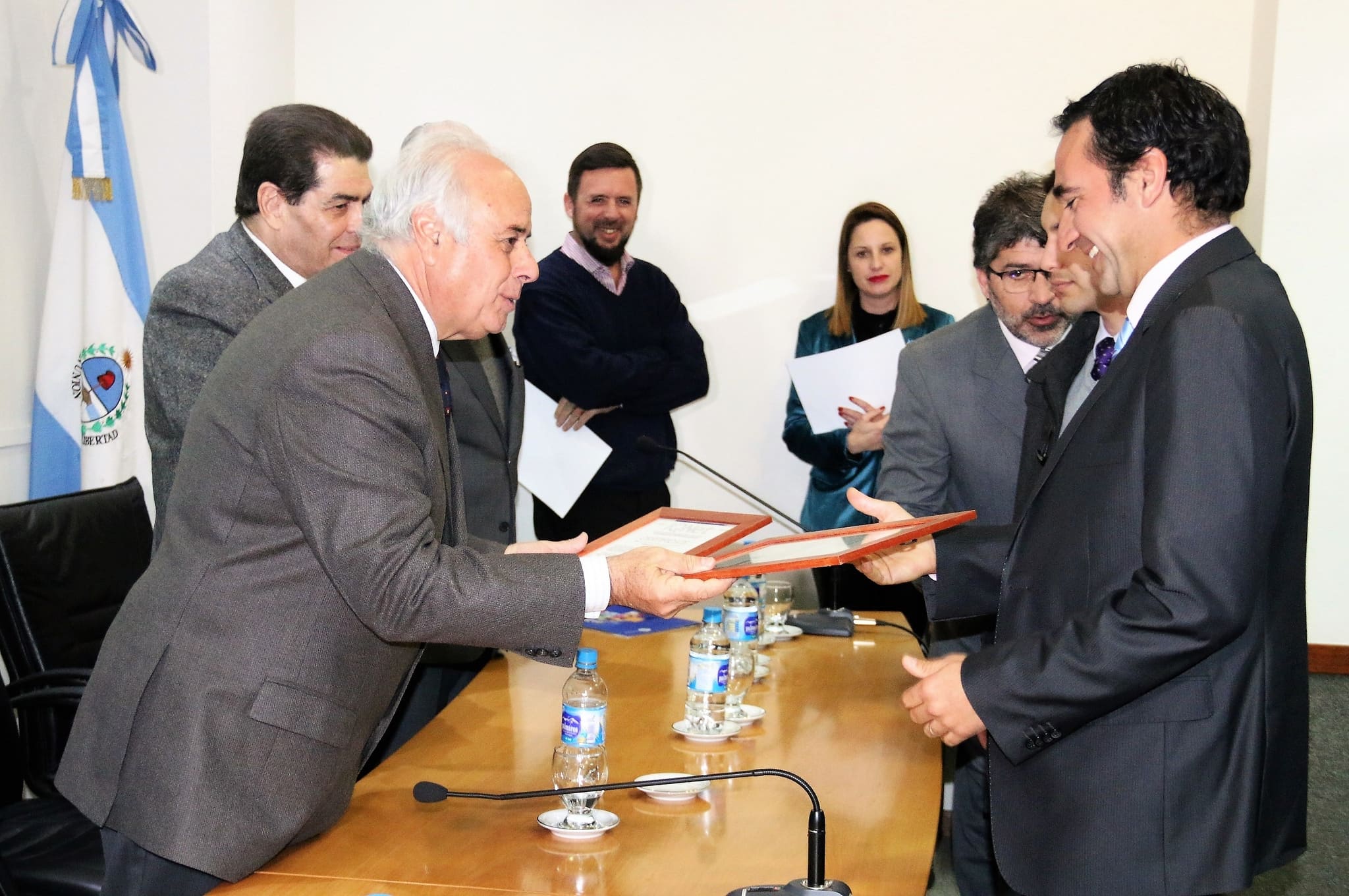 El vicegobernador Marcelo Lima en la entrega de certificados de calidad a diez juzgados del Poder Judicial. 