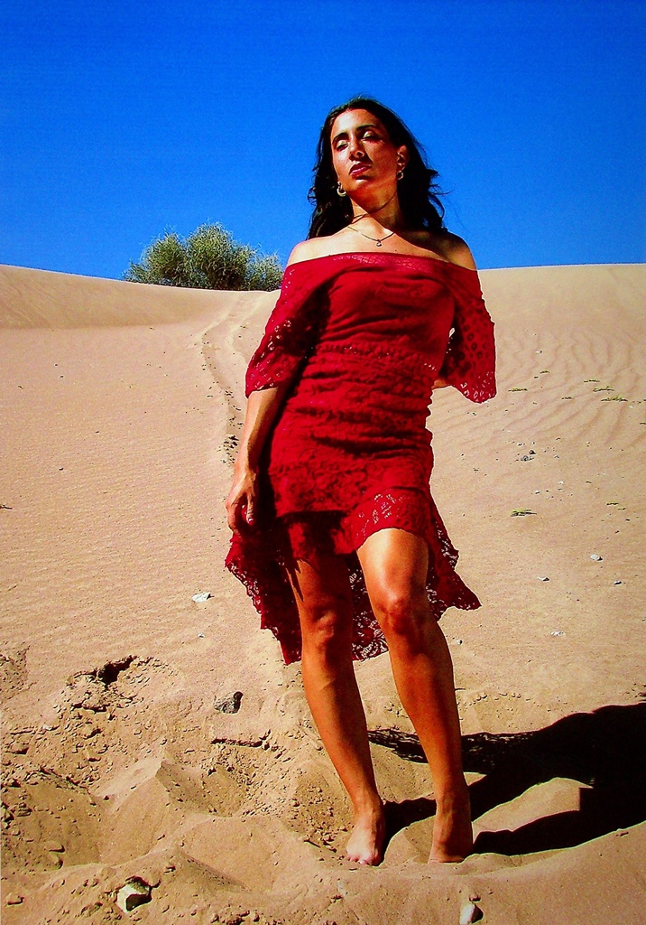 Mujer, flor del desierto