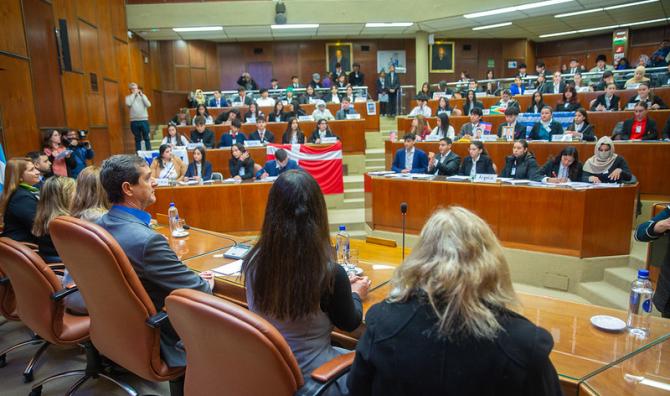 El Modelo de Naciones Unidas 2025 reunió a más de 150 jóvenes en la Casa de Todos